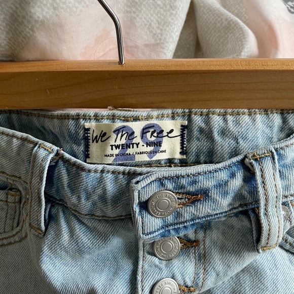 Free People Exposed Button Fly Frayed Boho Distressed Denim Mini skirt - Picture 7 of 7